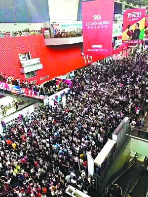 广州建博会现场人声鼎沸